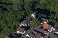 Photographie aérienne de Saint-Jacques à le quartier Jakobsberg in Beverungen dans le département Rhénanie du Nord-Westphalie, Allemagne