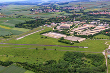 Vue aérienne de Installation ANKER en Basse-Franconie sur l'ancien aérodrome américain à Geldersheim dans le département Bavière, Allemagne