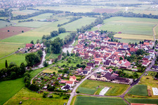 Vue aérienne de Les rives de la Saale franconienne à le quartier Westheim in Hammelburg dans le département Bavière, Allemagne