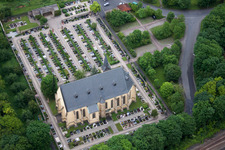 Vue aérienne de Église paroissiale et de pèlerinage « Maria Sondheim » dans le quartier de Heugrumbach à Arnstein dans le département Bavière, Allemagne