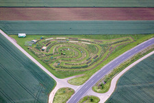 Vue aérienne de Spirale pour la culture des légumes à Bergrheinfeld dans le département Bavière, Allemagne