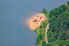 Vue aérienne de Plage du lac de la carrière Schweinfurt à le quartier Oberndorf in Schweinfurt dans le département Bavière, Allemagne