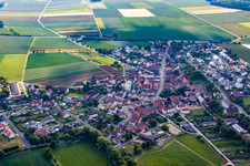Vue aérienne de Quartier Theilheim in Waigolshausen dans le département Bavière, Allemagne