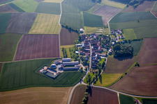 Vue aérienne de Quartier Rupprechtshausen in Unterpleichfeld dans le département Bavière, Allemagne