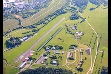 Vue aérienne de Aéroport Würzburg-Schenkenturm - EDFW à le quartier Dürrbachtal in Würzburg dans le département Bavière, Allemagne