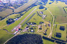 Vue aérienne de Aéroport Würzburg-Schenkenturm - EDFW à le quartier Dürrbachtal in Würzburg dans le département Bavière, Allemagne