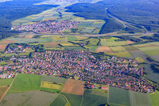 Vue aérienne de Vue de la ville depuis le nord (derrière l'A3 Kist) à Eisingen dans le département Bavière, Allemagne
