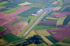 Vue aérienne de Piste avec zone de circulation de l'aéroport Walldürn à Walldürn dans le département Bade-Wurtemberg, Allemagne
