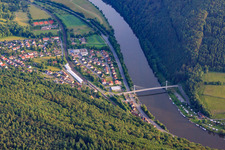 Vue aérienne de Pont du Neckar à Neckargerach dans le département Bade-Wurtemberg, Allemagne