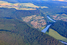 Photographie aérienne de Vue de la ville sur le Neckar depuis le nord-ouest à Neckargerach dans le département Bade-Wurtemberg, Allemagne