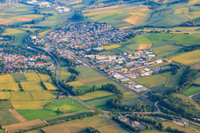 Vue aérienne de Vue du village de Kraichgau depuis le nord-est à Meckesheim dans le département Bade-Wurtemberg, Allemagne