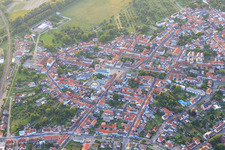 Vue aérienne de Rue Rheingraf-von-Salm à Philippsburg dans le département Bade-Wurtemberg, Allemagne