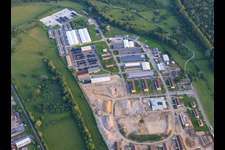 Vue aérienne de Salmkaserne et RFL Tire-Rim Logistics Forwarding and Storage GmbH à Philippsburg dans le département Bade-Wurtemberg, Allemagne