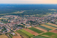 Vue aérienne de Du nord-est à Kandel dans le département Rhénanie-Palatinat, Allemagne