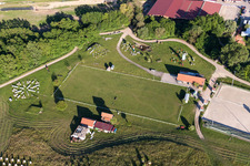 Photographie aérienne de Hippodrome de l'hippodrome - Piste de trot du Haras de la Née à Néewiller-prés-Lauterbourg à Neewiller-près-Lauterbourg dans le département Bas Rhin, France