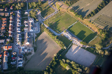 Vue aérienne de Terrains de sport à le quartier Mörsch in Rheinstetten dans le département Bade-Wurtemberg, Allemagne