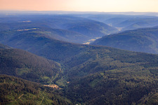 Vue aérienne de Vallée d'Enz à le quartier Christophshof in Bad Wildbad dans le département Bade-Wurtemberg, Allemagne