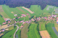 Vue aérienne de Rue Zavelsteiner à le quartier Würzbach in Oberreichenbach dans le département Bade-Wurtemberg, Allemagne