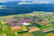 Vue aérienne de Du nord à le quartier Oberhaugstett in Neubulach dans le département Bade-Wurtemberg, Allemagne