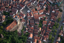 Vue aérienne de Rathausgass sous la collégiale à Herrenberg dans le département Bade-Wurtemberg, Allemagne