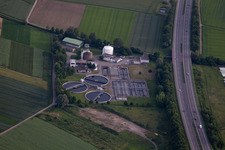 Vue aérienne de Station d'épuration Herrenberg ZVAGA à le quartier Gültstein in Herrenberg dans le département Bade-Wurtemberg, Allemagne