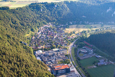 Vue aérienne de Vue des rues et des maisons dans les quartiers résidentiels à le quartier Gerhausen in Blaubeuren dans le département Bade-Wurtemberg, Allemagne