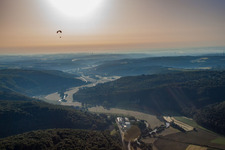 Vue aérienne de Poussière du Sahara sur la Vallée Bleue à le quartier Gerhausen in Blaubeuren dans le département Bade-Wurtemberg, Allemagne