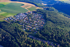 Vue aérienne de Quartier sur la piste cyclable à le quartier Herrlingen in Blaustein dans le département Bade-Wurtemberg, Allemagne