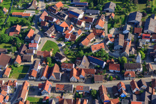 Vue aérienne de Rue principale à Berghülen dans le département Bade-Wurtemberg, Allemagne