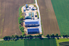 Vue aérienne de Aussiedlerhof sur l'Alb à le quartier Ingstetten in Schelklingen dans le département Bade-Wurtemberg, Allemagne
