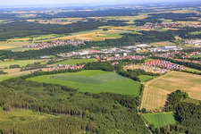 Vue aérienne de Vue de la ville depuis l'ouest à Warthausen dans le département Bade-Wurtemberg, Allemagne