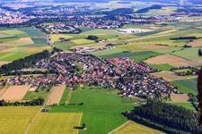 Vue aérienne de Vue du nord à le quartier Birkenhard in Warthausen dans le département Bade-Wurtemberg, Allemagne