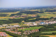 Vue aérienne de Zone industrielle sur le Riß avec Boehringer Ingelheim Biberach à Biberach an der Riß dans le département Bade-Wurtemberg, Allemagne