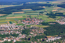 Vue aérienne de Quartier de l'ouest à le quartier Bergerhausen in Biberach an der Riß dans le département Bade-Wurtemberg, Allemagne