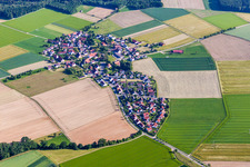 Vue aérienne de Vue sur le village à le quartier Rindenmoos in Biberach an der Riß dans le département Bade-Wurtemberg, Allemagne