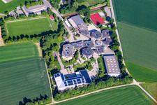 Vue aérienne de Entreprise de construction de Novigrad et centre éducatif Bishop Sproll : école élémentaire catholique gratuite, école secondaire, école secondaire et gymnase à le quartier Rißegg in Biberach an der Riß dans le département Bade-Wurtemberg, Allemagne