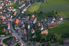 Vue aérienne de Saint Nicolas à le quartier Reute in Mittelbiberach dans le département Bade-Wurtemberg, Allemagne