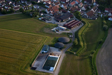 Vue aérienne de Stockage d'ensilage et installations de biogaz à Tiefenbach dans le département Bade-Wurtemberg, Allemagne