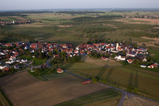 Photographie aérienne de Vue des rues et des maisons dans les quartiers résidentiels à Alleshausen dans le département Bade-Wurtemberg, Allemagne