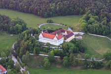 Vue aérienne de Château de Mochental - Galerie Schrade à le quartier Kirchen in Ehingen dans le département Bade-Wurtemberg, Allemagne