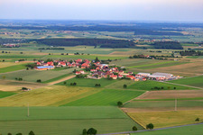 Vue aérienne de Vue du village depuis le nord à le quartier Stetten in Ehingen dans le département Bade-Wurtemberg, Allemagne