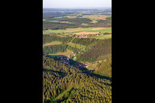 Vue aérienne de Du sud-est à le quartier Hundersingen in Münsingen dans le département Bade-Wurtemberg, Allemagne
