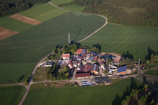 Vue aérienne de Fladhof à le quartier Buttenhausen in Münsingen dans le département Bade-Wurtemberg, Allemagne