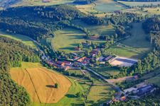 Vue aérienne de Haras national de Marbach (gestion écologique) à le quartier Marbach an der Lauter in Gomadingen dans le département Bade-Wurtemberg, Allemagne