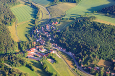 Vue aérienne de Haras d'État de Marbach - Haras Offenhausen à Lauterquelle à le quartier Offenhausen in Gomadingen dans le département Bade-Wurtemberg, Allemagne