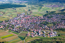 Vue aérienne de Vue des rues et des maisons dans les quartiers résidentiels à le quartier Entringen in Ammerbuch dans le département Bade-Wurtemberg, Allemagne