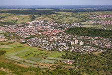 Vue aérienne de Zone urbaine autour du Schloßberg avec périphérie et centre-ville à Herrenberg dans le département Bade-Wurtemberg, Allemagne