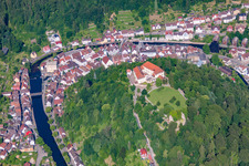 Vue aérienne de Boucle de l'Enz à Neuenbürg dans le département Bade-Wurtemberg, Allemagne