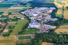 Vue aérienne de Zone industrielle de Horst à le quartier Minderslachen in Kandel dans le département Rhénanie-Palatinat, Allemagne
