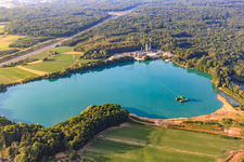 Vue aérienne de Lac de carrière de Waltersweier dans le Gottwald avec Hermann Uhl KG à le quartier Weier in Offenburg dans le département Bade-Wurtemberg, Allemagne